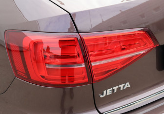 Подержанный автомобиль Volkswagen Jetta Sedan 2016 года (22 фото)