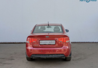 Подержанный автомобиль Kia Cerato Sedan 2011 года (6 фото)