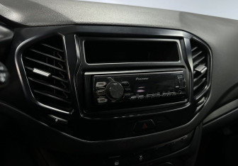 Подержанный автомобиль LADA (ВАЗ) Vesta Sedan 2018 года (15 фото)