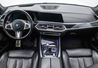Подержанный автомобиль BMW X7 2020 года (11 фото)