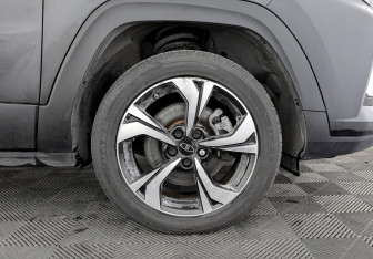 Подержанный автомобиль Москвич 3 2023 года (18 фото)