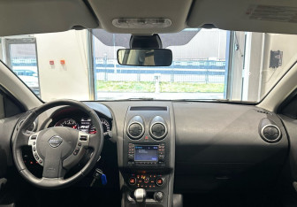 Подержанный автомобиль Nissan Qashqai 2011 года (15 фото)