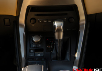 Подержанный автомобиль Lexus NX 2015 года (13 фото)