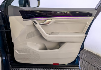 Подержанный автомобиль Volkswagen Touareg 2022 года (26 фото)