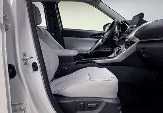 Подержанный автомобиль Mitsubishi Eclipse Cross 2022 года (6 фото)