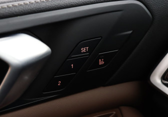 Подержанный автомобиль BMW X5 2022 года (21 фото)
