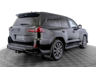Подержанный автомобиль Lexus LX 2016 года (5 фото)