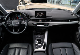 Подержанный автомобиль Audi A4 Sedan 2019 года (12 фото)