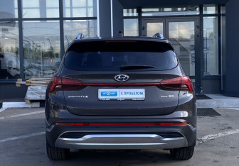 Подержанный автомобиль Hyundai Santa Fe 2021 года (6 фото)