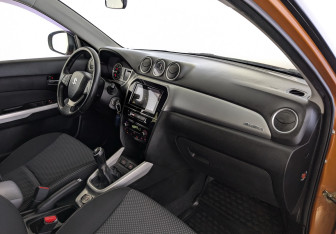 Подержанный автомобиль Suzuki Vitara 2017 года (11 фото)