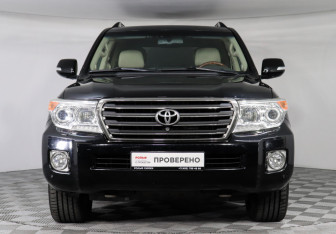 Подержанный автомобиль Toyota Land Cruiser Suv 2012 года (2 фото)