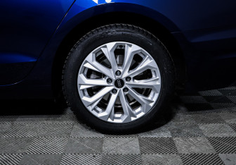 Подержанный автомобиль Audi A4 Sedan 2021 года (15 фото)