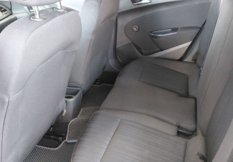 Подержанный автомобиль Opel Astra Wagon 2012 года (16 фото)