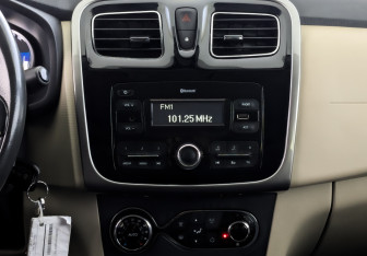 Подержанный автомобиль Renault Logan Sedan 2018 года (15 фото)