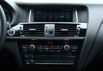Подержанный автомобиль BMW X4 2017 года (15 фото)