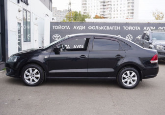 Подержанный автомобиль Volkswagen Polo Sedan 2012 года (8 фото)
