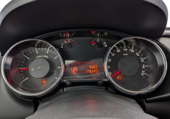 Подержанный автомобиль Peugeot 3008 2013 года (16 фото)