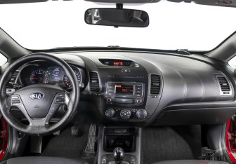 Подержанный автомобиль Kia Cerato Sedan 2013 года (8 фото)