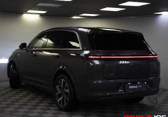 Подержанный автомобиль LiXiang L7 2023 года (26 фото)