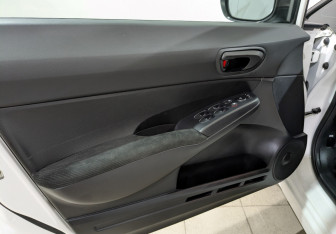 Подержанный автомобиль Honda Civic Sedan 2010 года (17 фото)