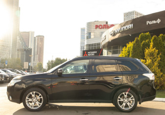 Подержанный автомобиль Mitsubishi Outlander 2013 года (6 фото)