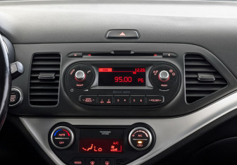 Подержанный автомобиль Kia Picanto 2015 года (17 фото)