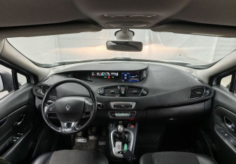 Подержанный автомобиль Renault Scenic 2016 года (11 фото)