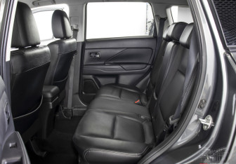 Подержанный автомобиль Mitsubishi Outlander 2014 года (10 фото)