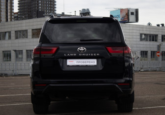 Подержанный автомобиль Toyota Land Cruiser Suv 2023 года (6 фото)
