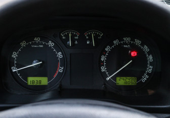Подержанный автомобиль Skoda Octavia Liftback 2008 года (12 фото)