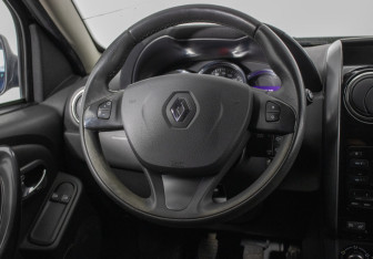 Подержанный автомобиль Renault Duster 2017 года (15 фото)