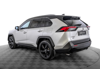 Подержанный автомобиль Toyota RAV4 2021 года (7 фото)
