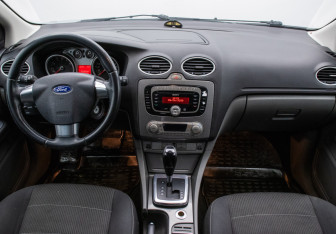 Подержанный автомобиль Ford Focus Sedan 2009 года (13 фото)