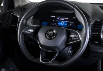Подержанный автомобиль Skoda Karoq 2023 года (13 фото)