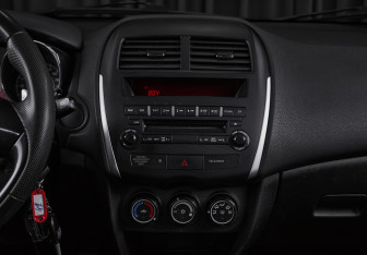 Подержанный автомобиль Citroen C4 Aircross 2012 года (12 фото)