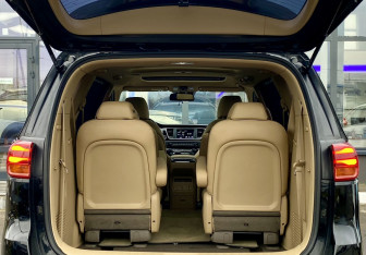 Подержанный автомобиль Kia Carnival 2019 года (9 фото)
