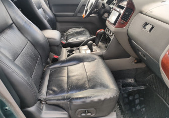 Подержанный автомобиль Mitsubishi Pajero 2002 года (9 фото)