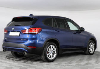 Подержанный автомобиль BMW X1 2021 года (2 фото)