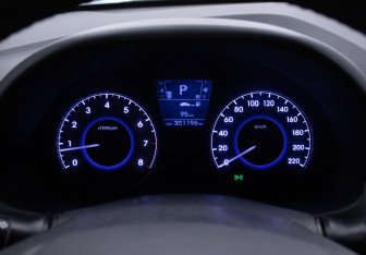 Подержанный автомобиль Hyundai Solaris Sedan 2012 года (12 фото)