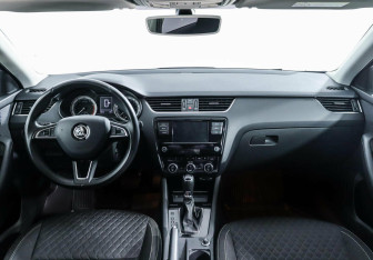 Подержанный автомобиль Skoda Octavia Liftback 2017 года (8 фото)