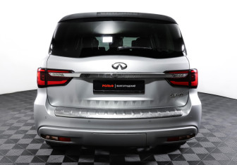 Подержанный автомобиль Infiniti QX80 2019 года (6 фото)