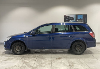 Подержанный автомобиль Opel Astra Wagon 2011 года (8 фото)