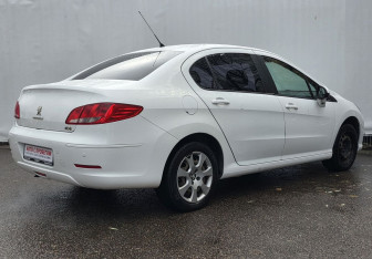 Подержанный автомобиль Peugeot 408 2013 года (5 фото)