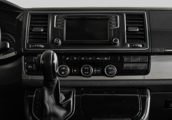 Подержанный автомобиль Volkswagen Multivan 2016 года (14 фото)