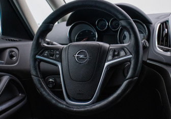 Подержанный автомобиль Opel Zafira Compactvan 2013 года (15 фото)