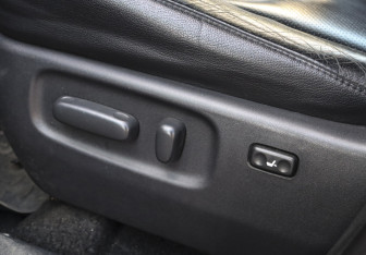 Подержанный автомобиль Toyota RAV4 2010 года (15 фото)