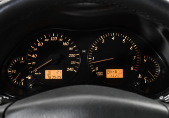 Подержанный автомобиль Toyota Avensis Sedan 2004 года (10 фото)