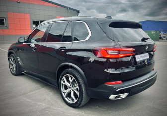 Подержанный автомобиль BMW X5 2021 года (7 фото)