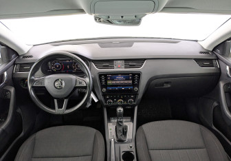 Подержанный автомобиль Skoda Octavia Liftback 2019 года (14 фото)