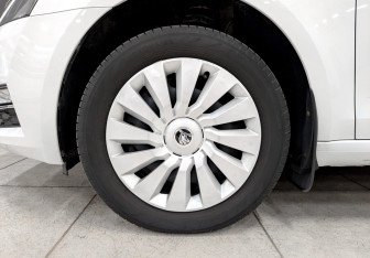 Подержанный автомобиль Skoda Octavia Liftback 2017 года (19 фото)